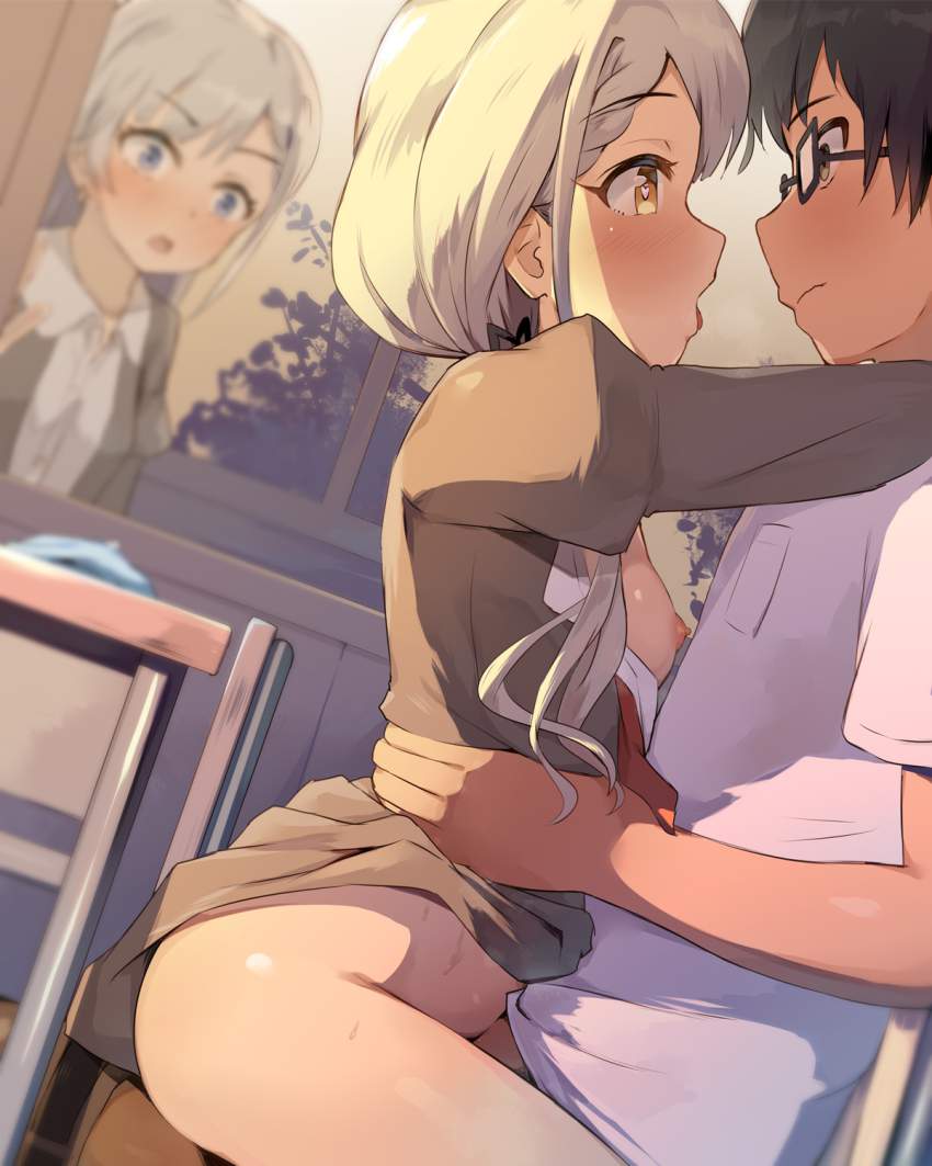 制服を期待する人が集まる画像倉庫。