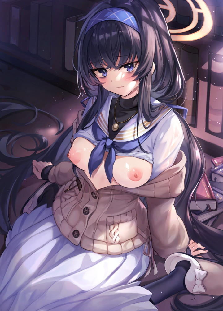 たくし上げの虹エロ画像
