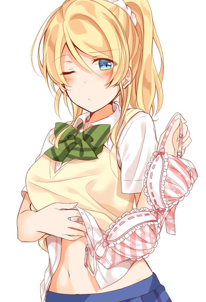 制服を期待する人が集まる画像倉庫。