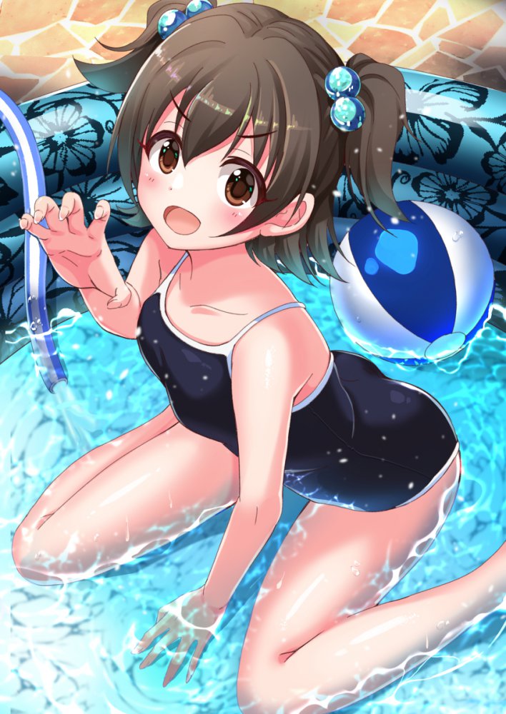 スク水のエッチな部分を奥の奥まで堪能できるエロ画像