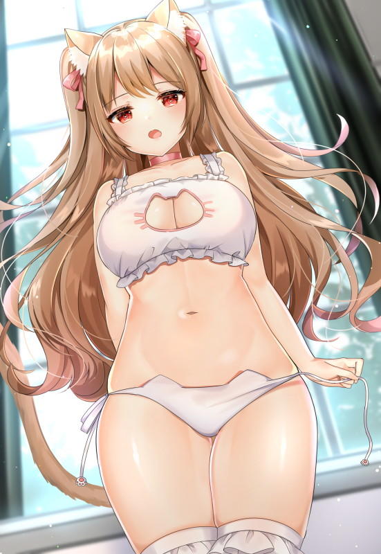 脱ぎかけのエロ画像下さい!