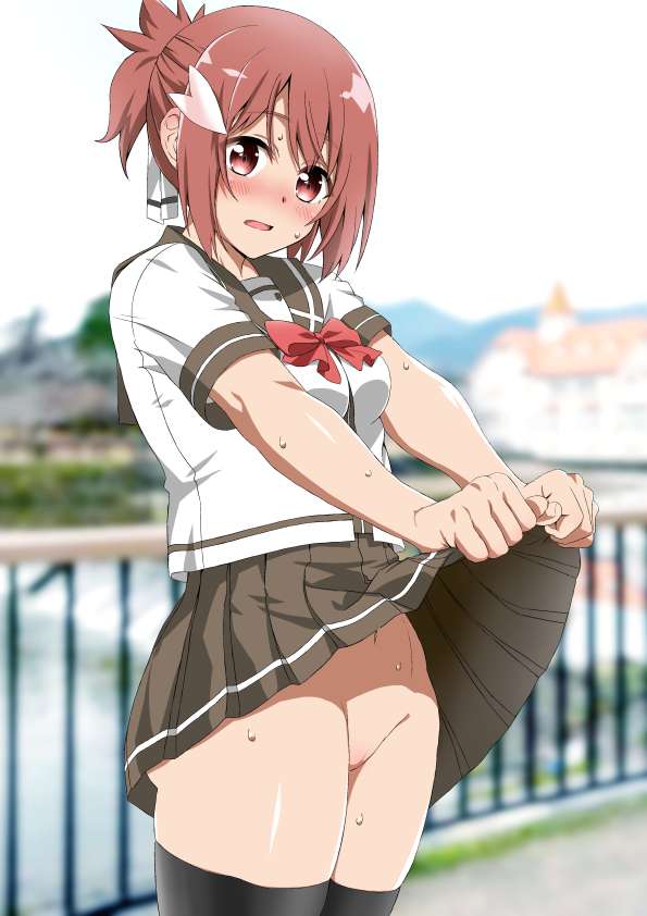 たくし上げの二次元エロ画像。