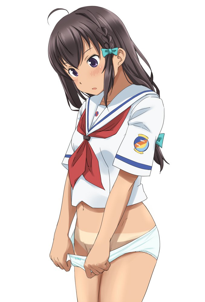 脱ぎかけのエロ画像なんです!