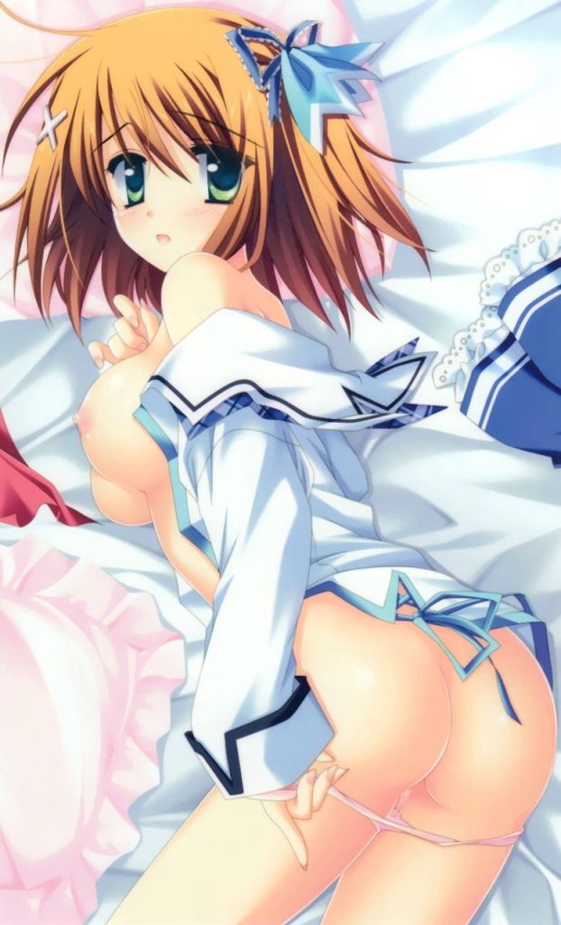 脱ぎかけのエロ画像なんです!