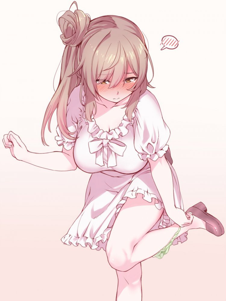 脱ぎかけのエロ画像なんです!
