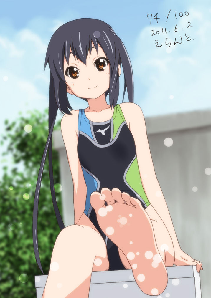 競泳水着の二次エロ画像くだしあ。