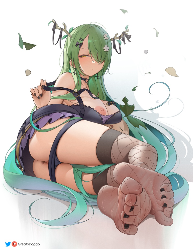 脱ぎかけのエロい画像