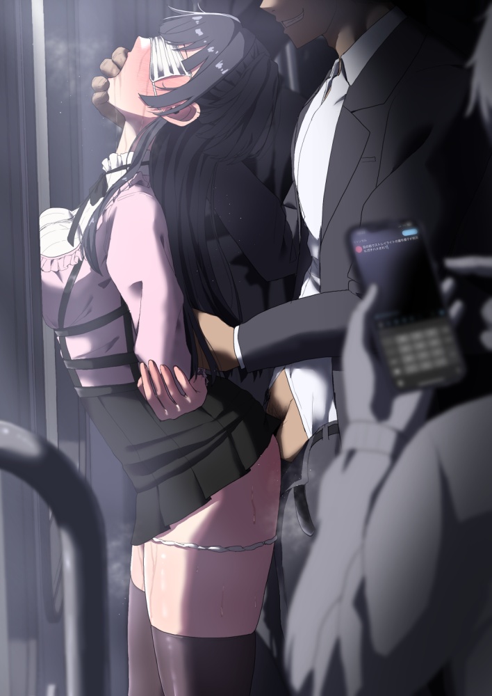 脱ぎかけのエッチな画像見たいよね?