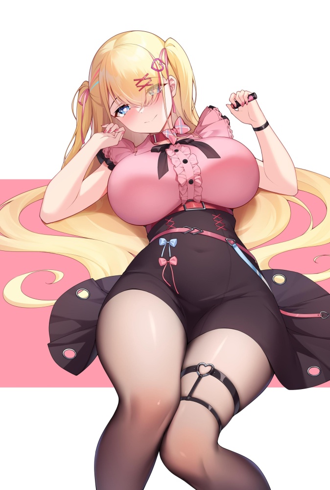目がハートの可愛い二次元画像。