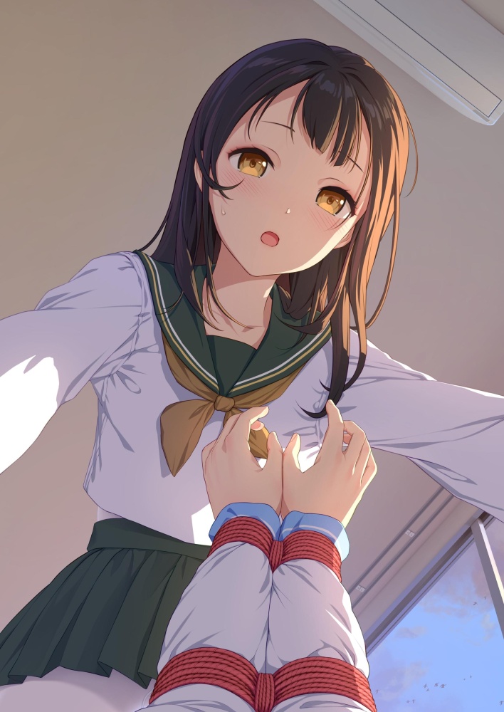 拘束を期待する人が集まる画像倉庫。