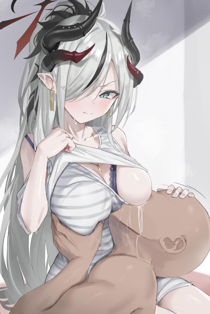 乳揉みのエロ画像 1